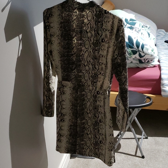 Dynamite snake print wrap dress - Picture 2 of 7